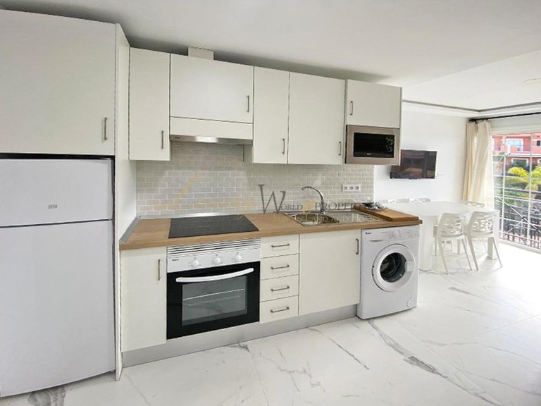 Apartment for Sale in Los Cristianos, Tenerife, España 4