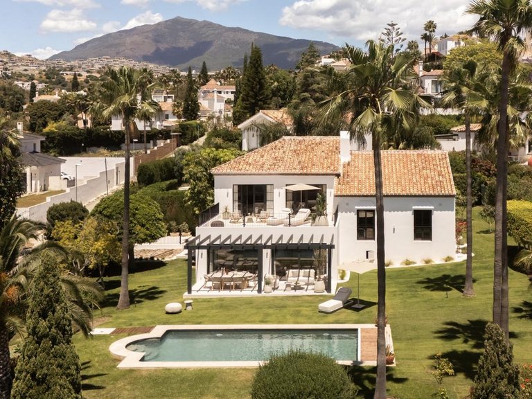 Villa for Sale in Marbella, Malaga 1