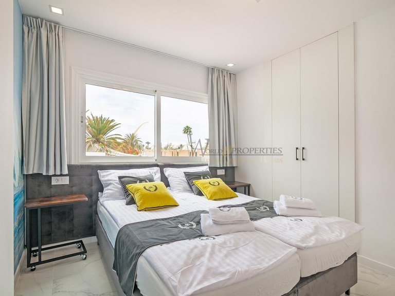 Apartment for Sale in Playa De Las Americas, Tenerife, España 8