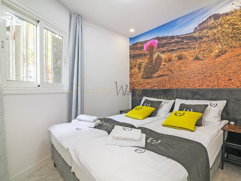 Apartment for Sale in Playa De Las Americas, Tenerife, España 9