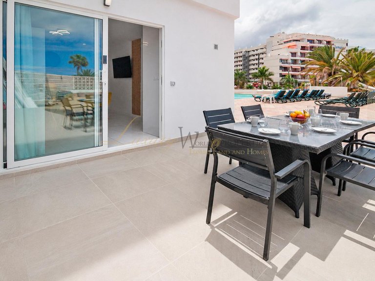 Apartment for Sale in Playa De Las Americas, Tenerife, España 1