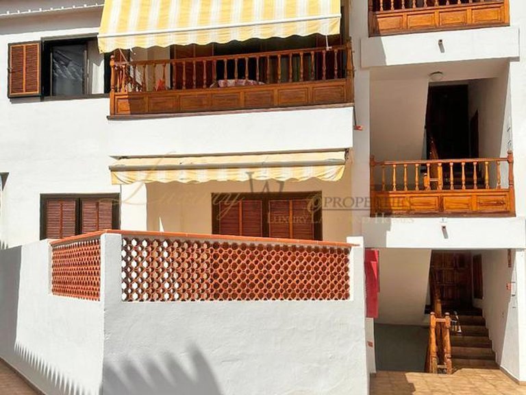 Apartment for Sale in Los Cristianos, Tenerife, España 1