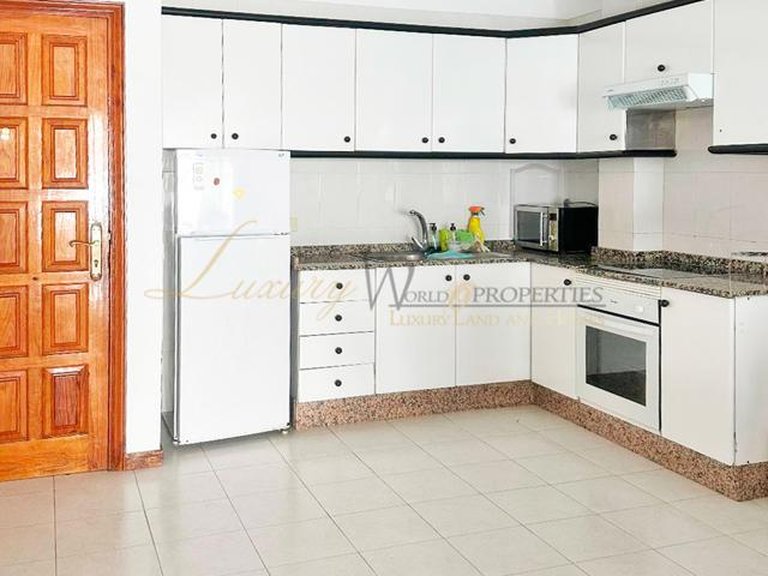 Apartment for Sale in Los Cristianos, Tenerife, España 8