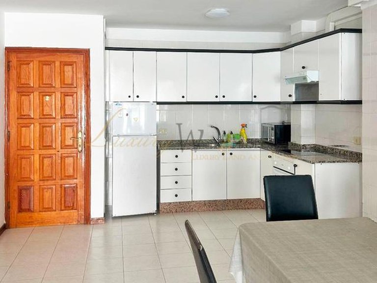Apartment for Sale in Los Cristianos, Tenerife, España 6