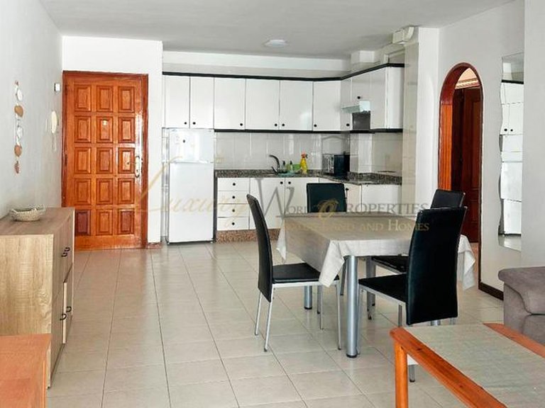 Apartment for Sale in Los Cristianos, Tenerife, España 5