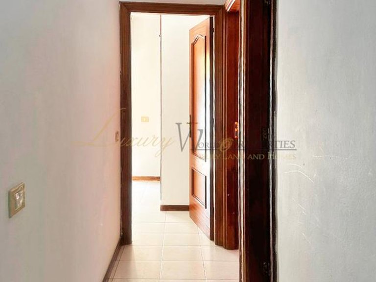 Apartment for Sale in Los Cristianos, Tenerife, España 9