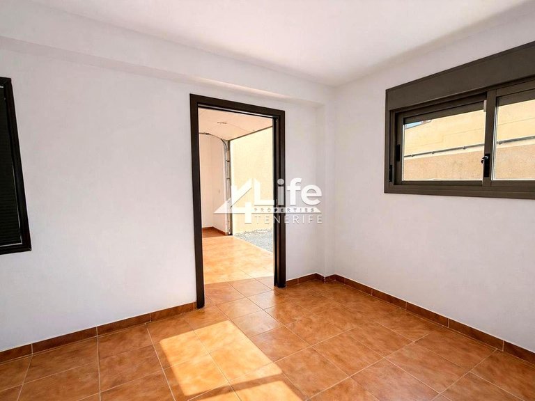 Villa for Sale in Granadilla De Abona, Tenerife 11