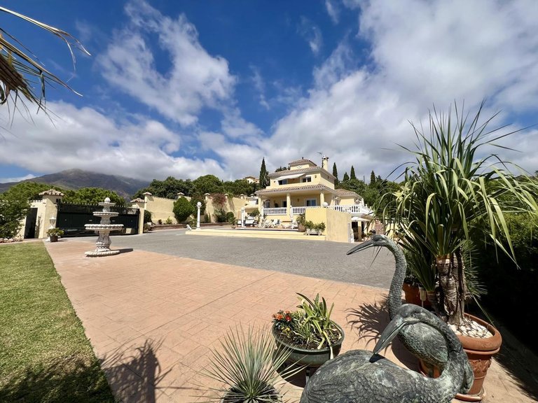 Villa for Sale in Estepona, Malaga 40