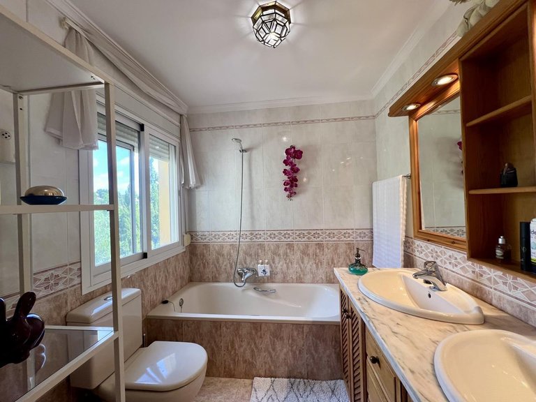 Villa for Sale in Estepona, Malaga 11