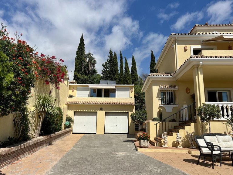 Villa for Sale in Estepona, Malaga 39