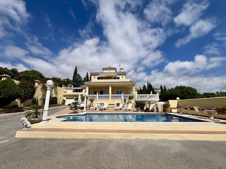 Villa for Sale in Estepona, Malaga 41