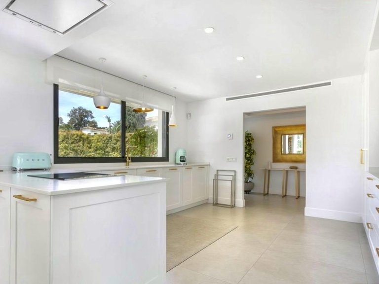 Villa for Sale in San Pedro Alcántara, Malaga 14