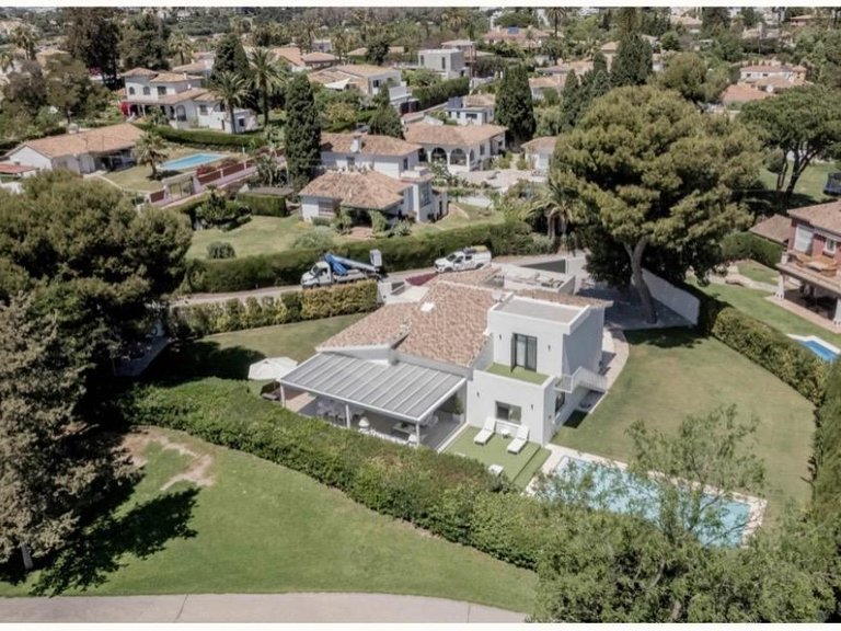 Villa for Sale in San Pedro Alcántara, Malaga 2