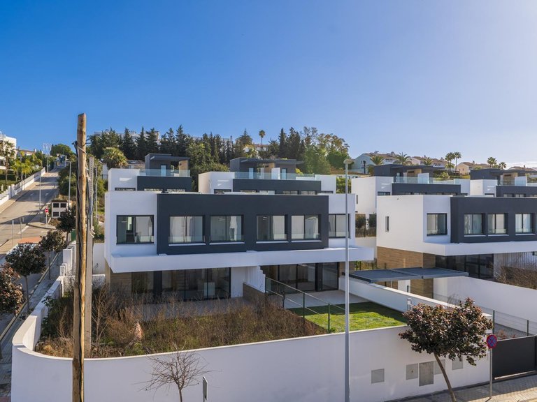 Villa for Sale in Estepona, Malaga 1