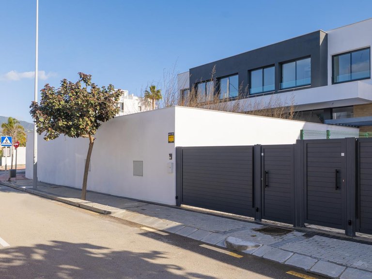Villa for Sale in Estepona, Malaga 35