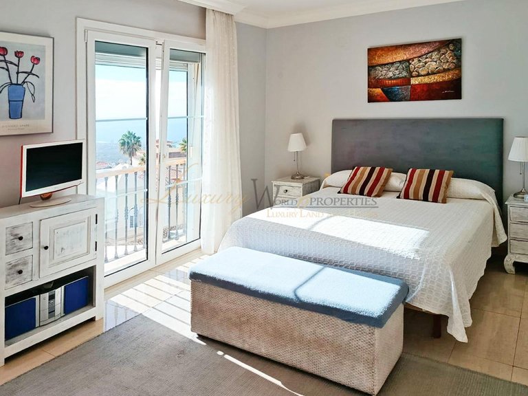 Town House for Sale in Chayofa, Tenerife, España 12