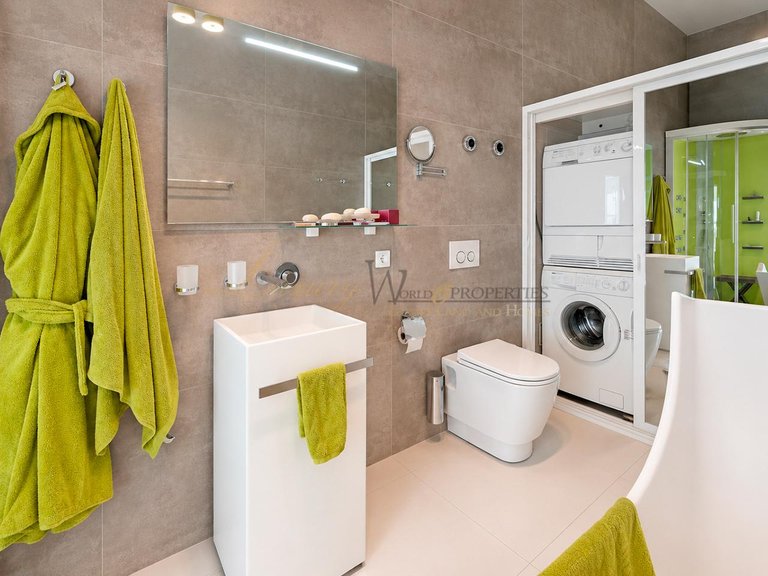 Penthouse for Sale in Costa Adeje, Tenerife, España 40