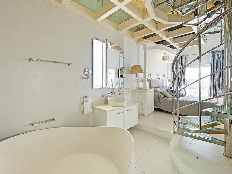 Penthouse for Sale in Costa Adeje, Tenerife, España 32