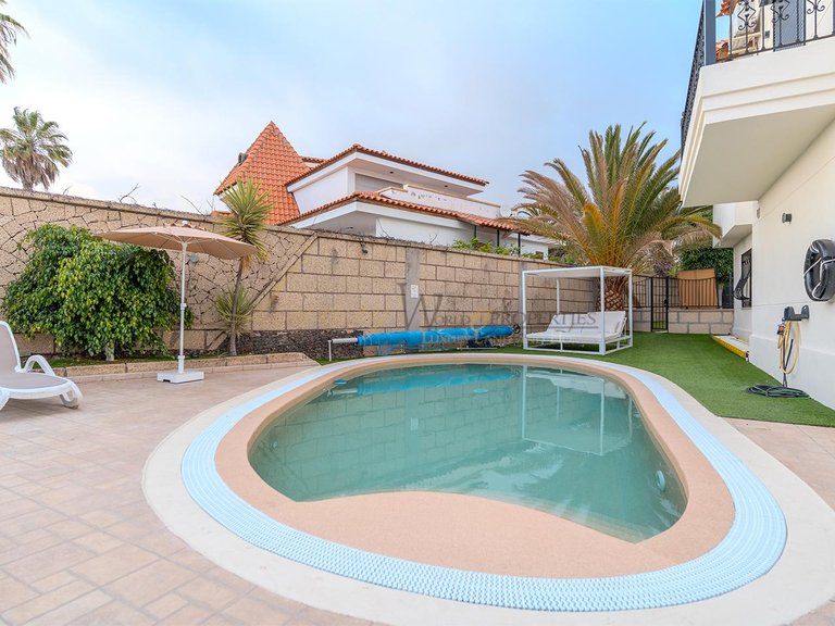 Villa for Sale in Chayofa, Tenerife, España 6