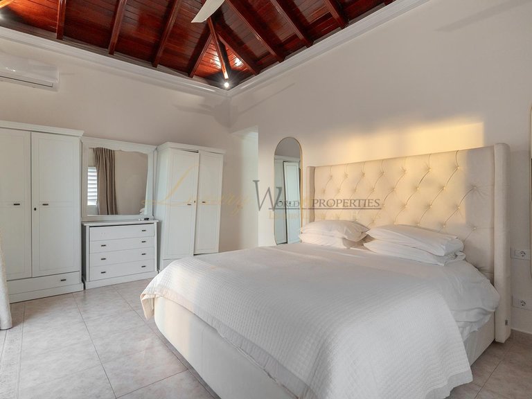 Villa for Sale in Chayofa, Tenerife, España 50