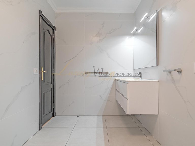 Villa for Sale in Chayofa, Tenerife, España 32