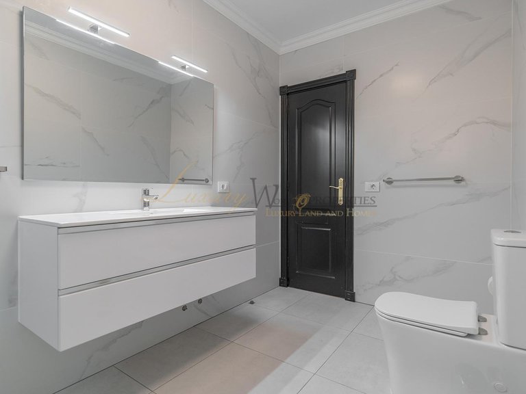 Villa for Sale in Chayofa, Tenerife, España 45