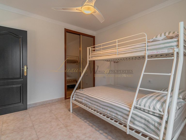 Villa for Sale in Chayofa, Tenerife, España 39
