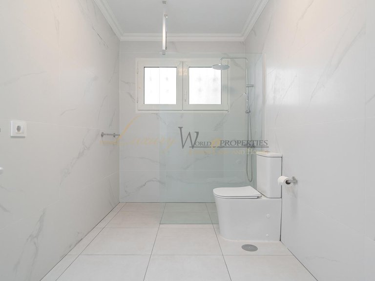 Villa for Sale in Chayofa, Tenerife, España 31