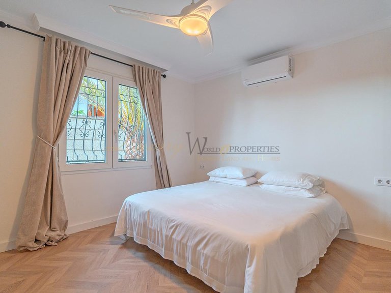 Villa for Sale in Chayofa, Tenerife, España 26