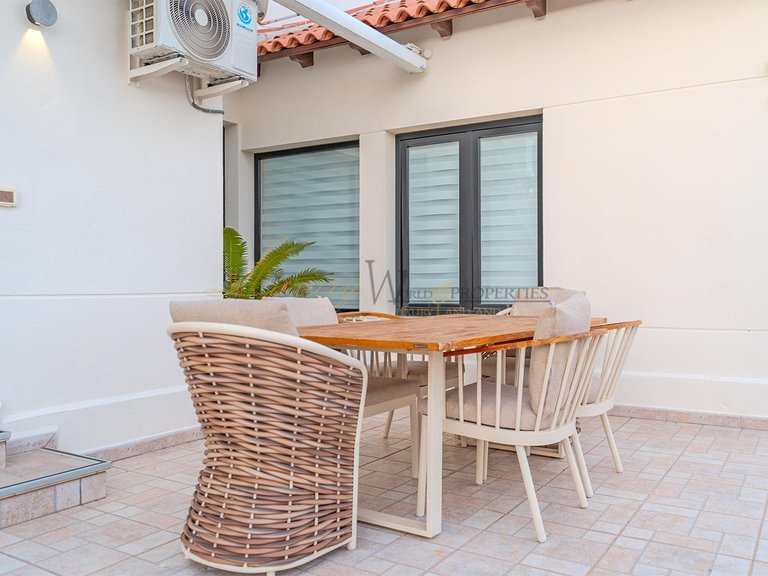Villa for Sale in Chayofa, Tenerife, España 9
