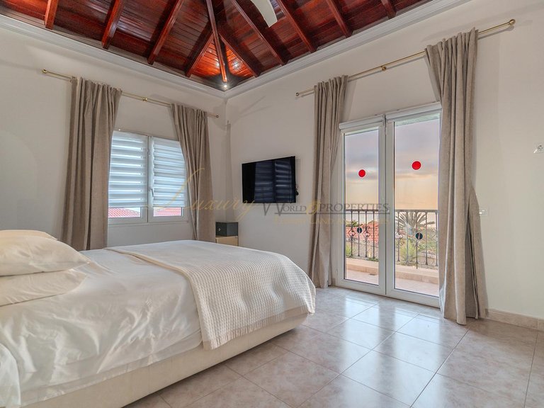Villa for Sale in Chayofa, Tenerife, España 48