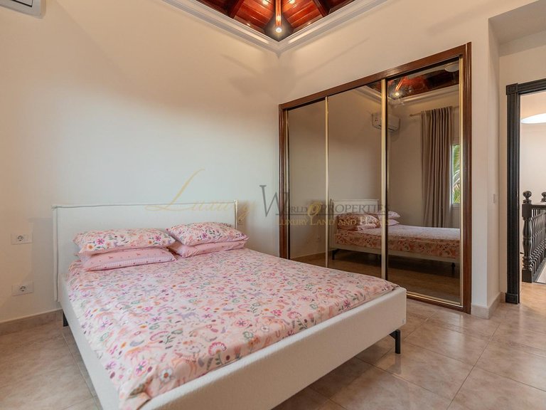 Villa for Sale in Chayofa, Tenerife, España 42