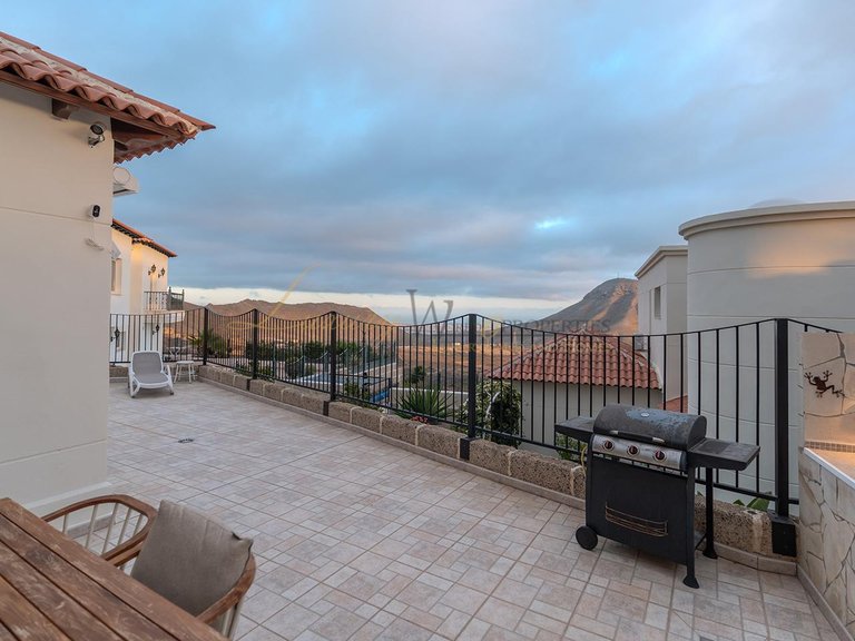 Villa for Sale in Chayofa, Tenerife, España 12