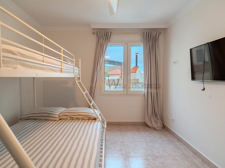 Villa for Sale in Chayofa, Tenerife, España 40