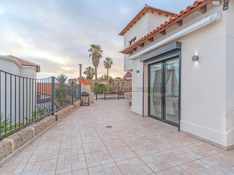 Villa for Sale in Chayofa, Tenerife, España 3