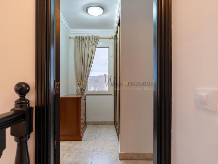 Villa for Sale in Chayofa, Tenerife, España 47