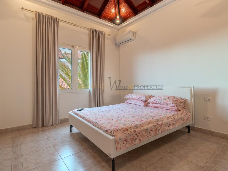 Villa for Sale in Chayofa, Tenerife, España 41
