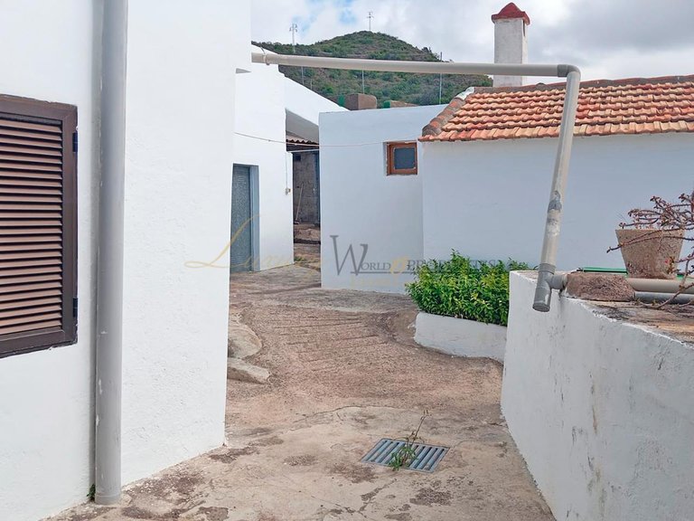 Villa for Sale in Las Manchas, Tenerife, España 4