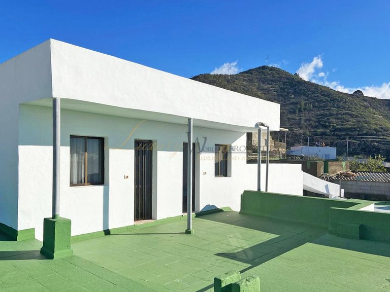Villa for Sale in Las Manchas, Tenerife, España 1