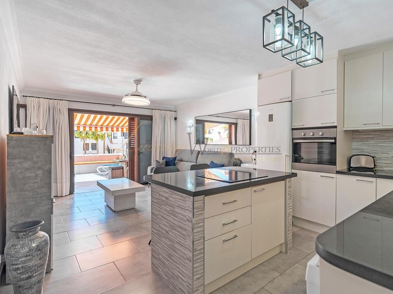 Apartment for Sale in Los Cristianos, Tenerife, España 10