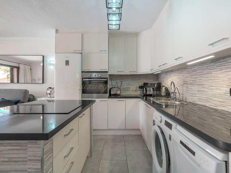 Apartment for Sale in Los Cristianos, Tenerife, España 9