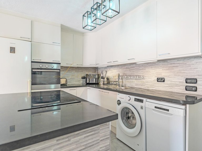 Apartment for Sale in Los Cristianos, Tenerife, España 8