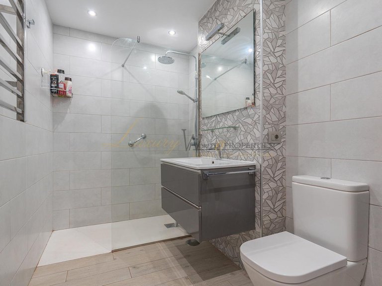 Apartment for Sale in Los Cristianos, Tenerife, España 15