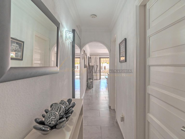 Apartment for Sale in Los Cristianos, Tenerife, España 11