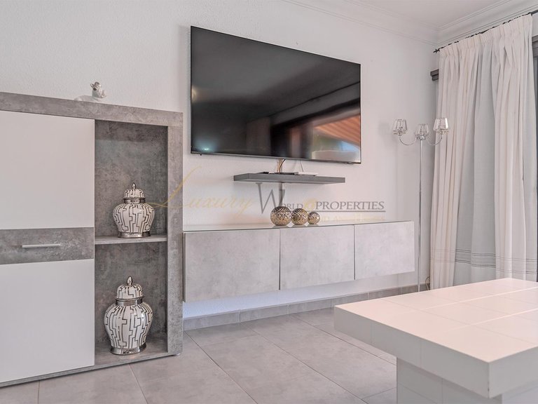 Apartment for Sale in Los Cristianos, Tenerife, España 6
