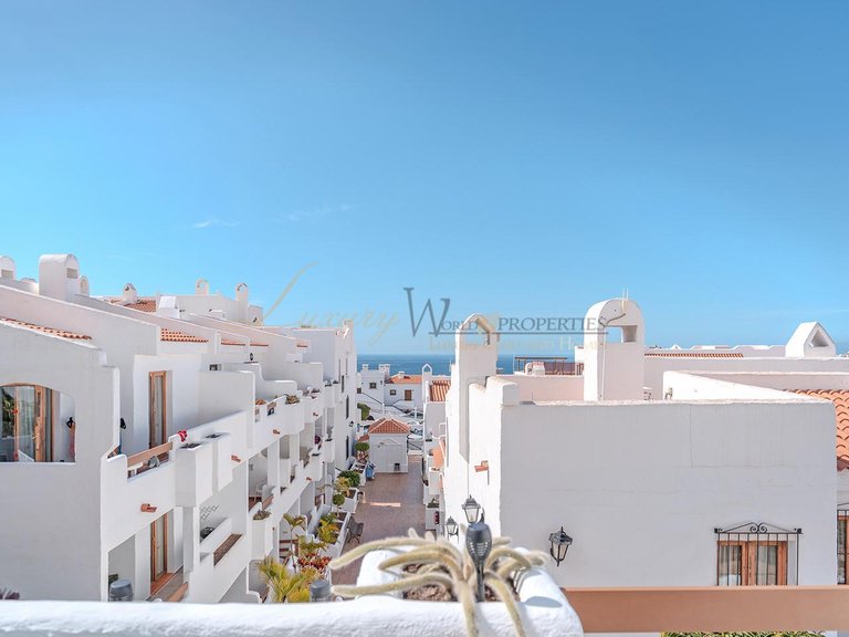 Apartment for Sale in Los Cristianos, Tenerife, España 11