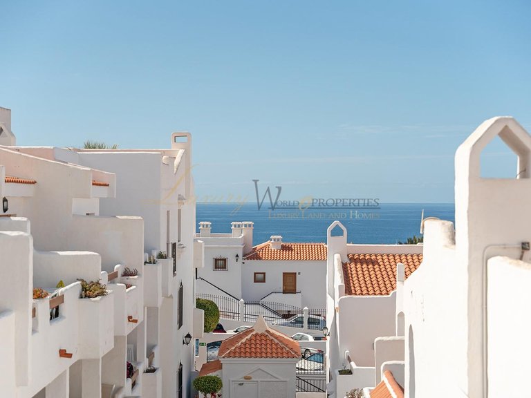 Apartment for Sale in Los Cristianos, Tenerife, España 13