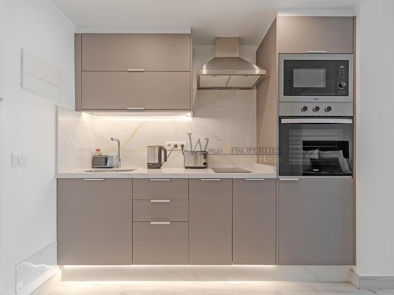 Apartment for Sale in Los Cristianos, Tenerife, España 16