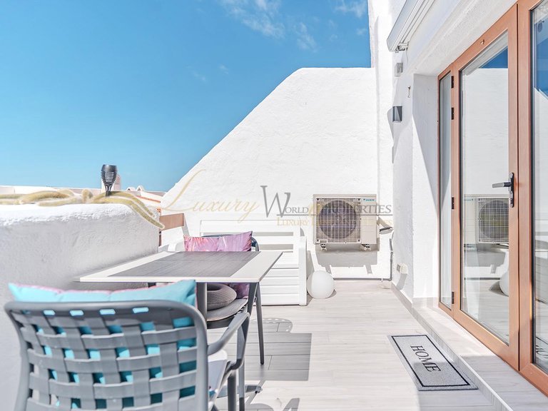 Apartment for Sale in Los Cristianos, Tenerife, España 10
