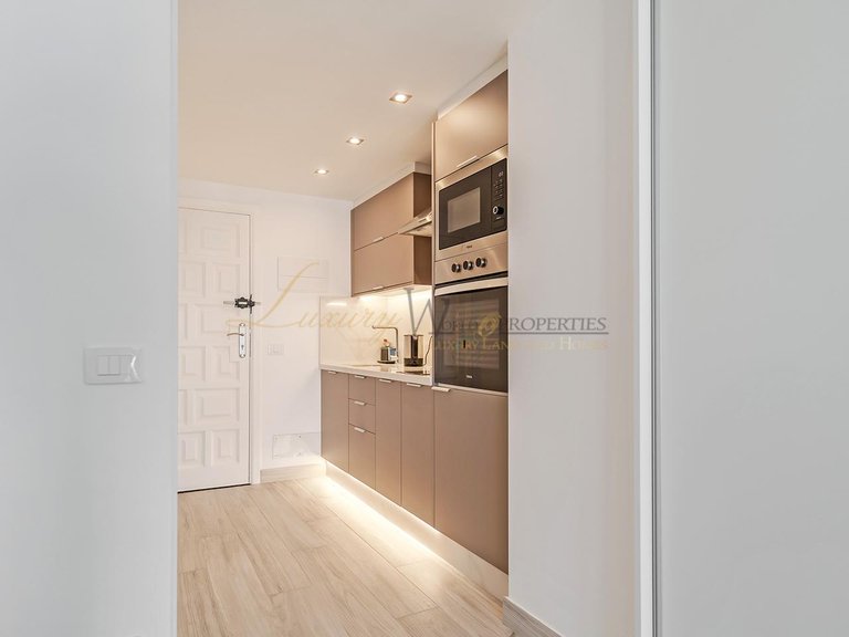 Apartment for Sale in Los Cristianos, Tenerife, España 14